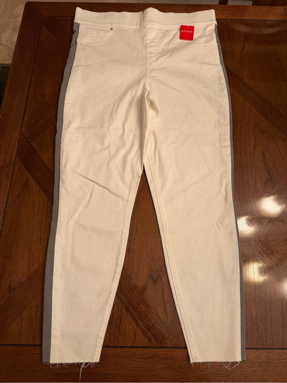 SPANX White Pull-On Ankle Pants with Red Logo Tag